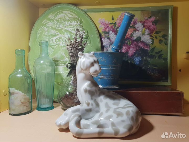 Антиквариат. Статуэтка 