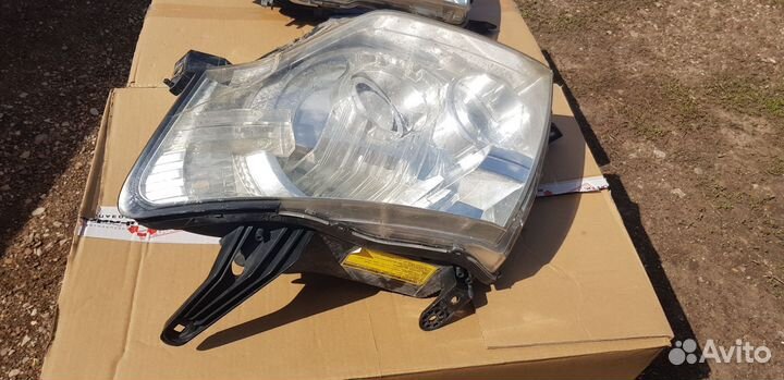 Фара mitsubishi pajero 4