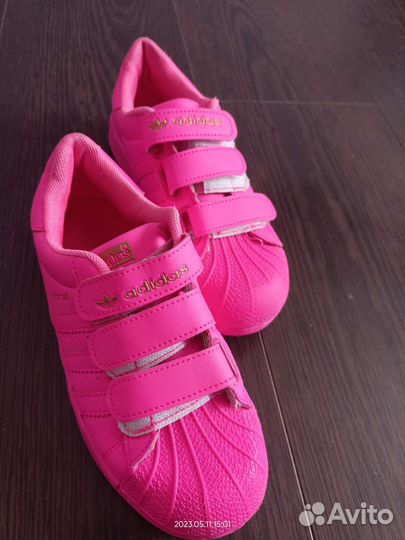 Кроссовки для девочки