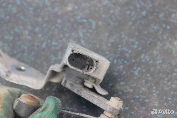 Датчик высоты дорожного просвета Volkswagen Touare