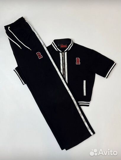 Женский спортивный костюм