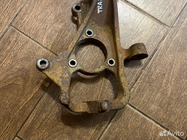 Кулак поворотный передний правый TrailBlazer