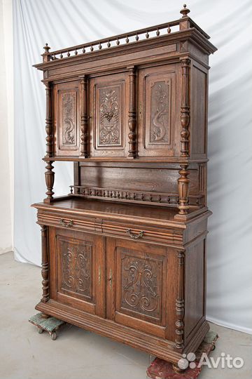 Резной двухъярусный буфет