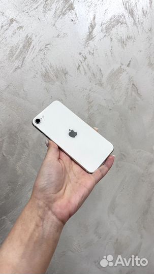 iPhone SE, 64 ГБ