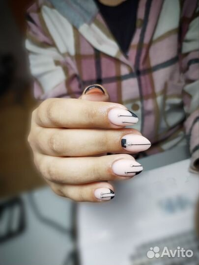 Маникюр, педикюр, наращивание ногтей