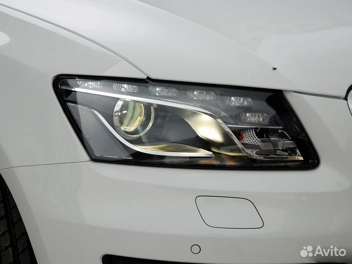 Стекло левой фары Audi Q5 8R 2008-2012