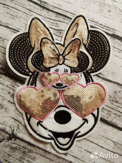 Аппликация с пайетками 