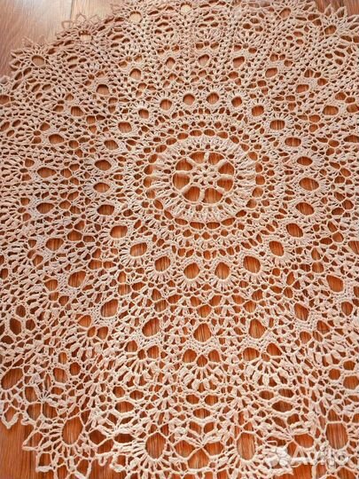 Вязаная крючком салфетка