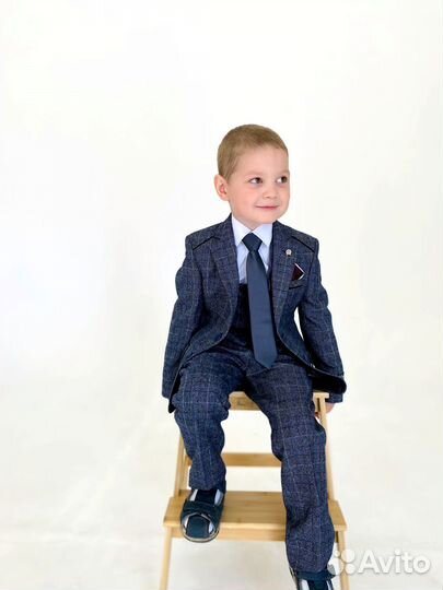 Костюм-тройка для мальчика школьный