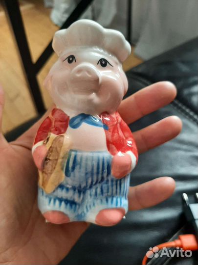 Солонка и перечница свиньи