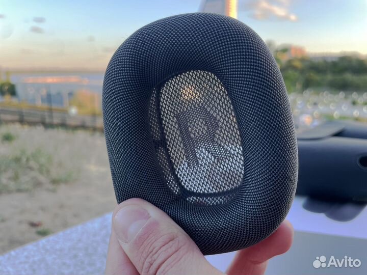 AirPods Max (Black Premium Version)