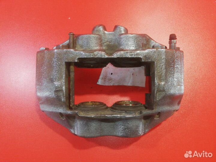 Суппорт передний правый Toyota Hilux Pick Up KUN25