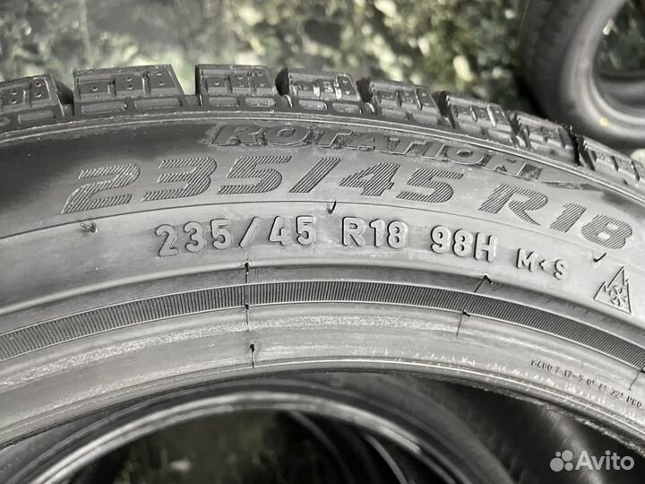 Pirelli Winter Ice Zero 235/45 R18 98H