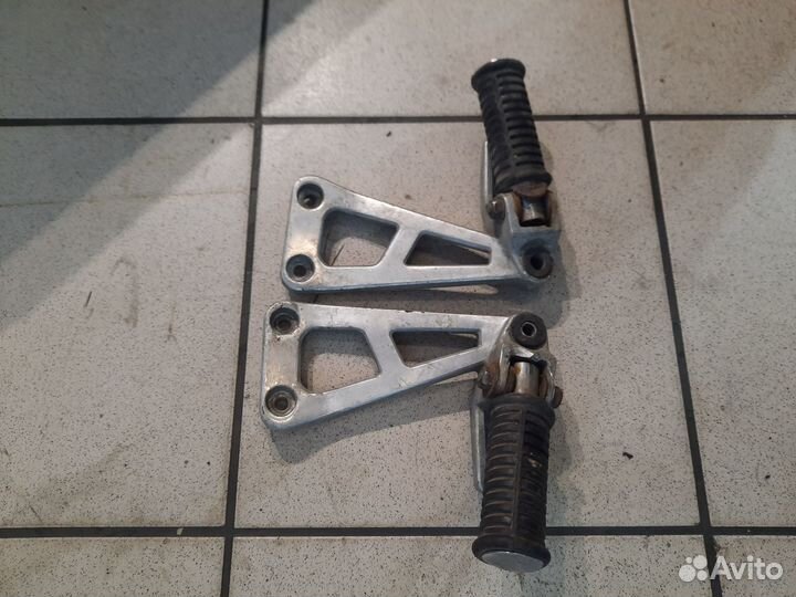 Подножки пассажира Honda vf 1000