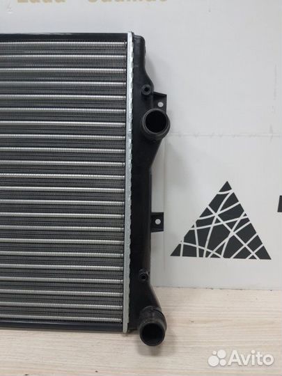Радиатор охлаждения двигателя Skoda Octavia A5
