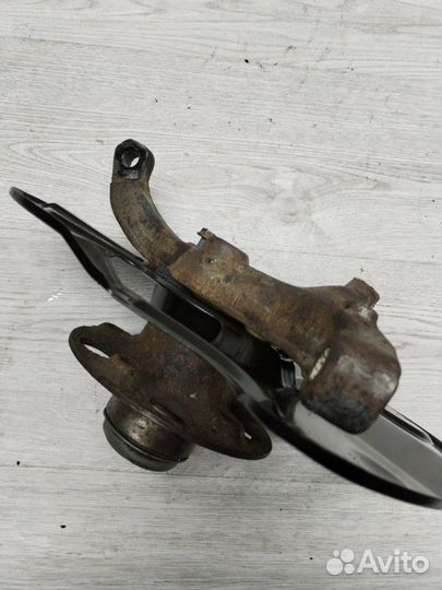 Поворотный кулак правый Mercedes Clk W209 OM612