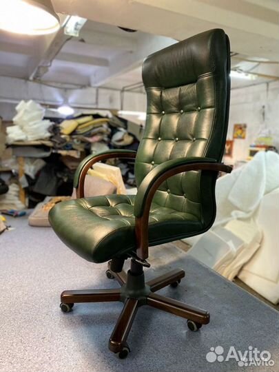 Офисное кресло