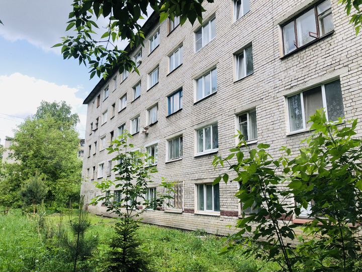 Комната 13 м² в > 9-к., 5/5 эт.