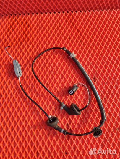 Датчик abs задний правый Toyota Roomy M900A 1KR-FE