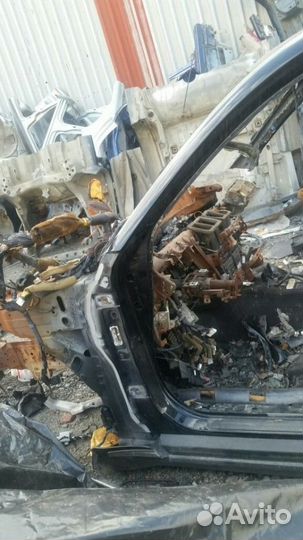 Стойка передняя левая Infiniti FX37