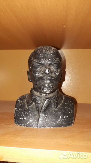 Бюст В. И. Ленин