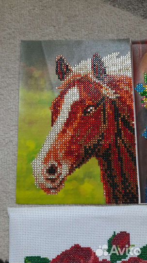 Готовая вышивка стразы,мулине,бисер