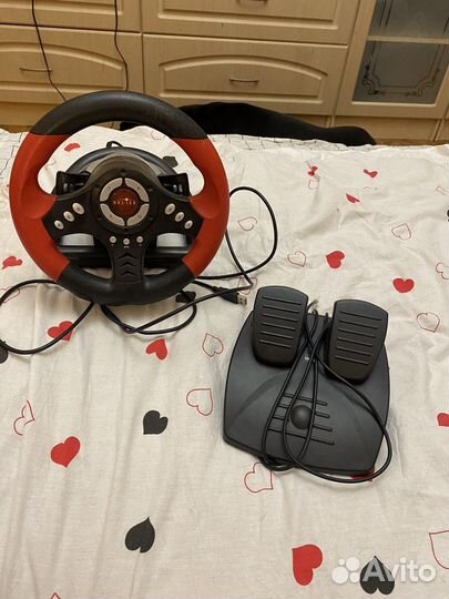 Игровой руль с педалями