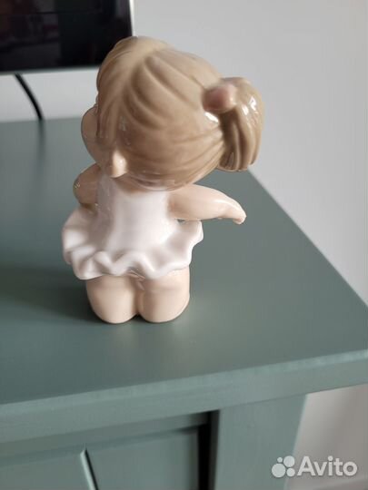 Статуэтки фарфоровые (современные)