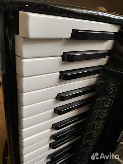 Аккордеон weltmeister Amigo