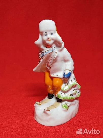 Фарфоровая статуэтка Мальчик на лыжах Полонне зхк