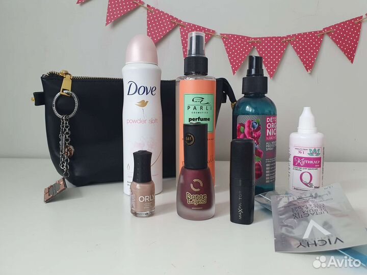 Косметика пакетом с косметичкой