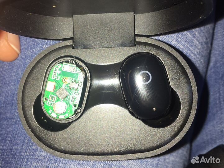 Беспроводные bluetooth наушники повреждённые