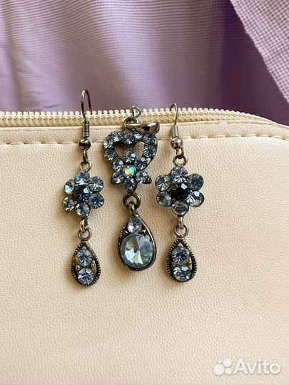 Комплект украшений - серьги и подвеска