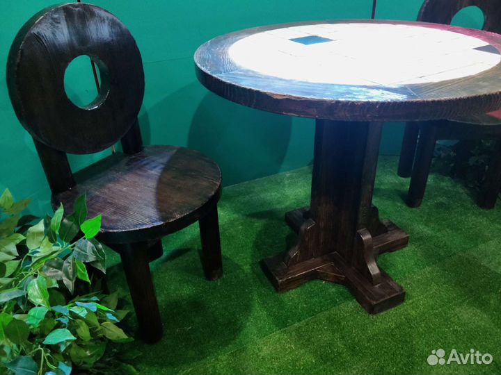 Столы и стулья из массива дерева в отл.состоянии