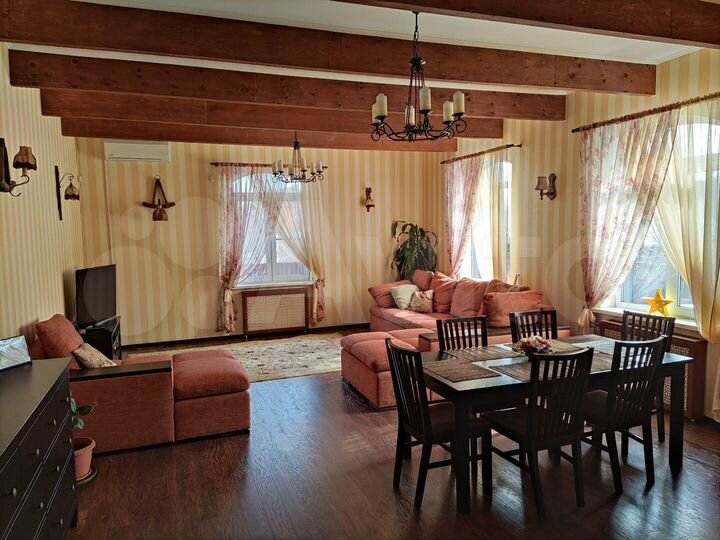 Коттедж 250 м² на участке 14 сот.