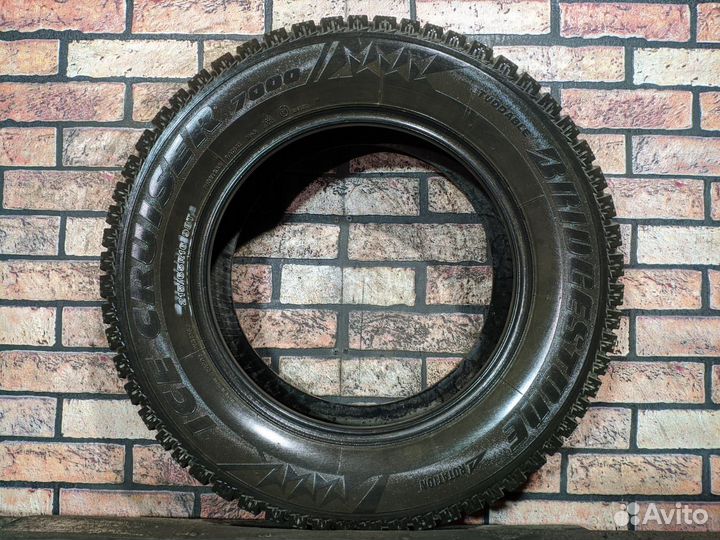 Bridgestone Ice Cruiser 7000 215/65 R16