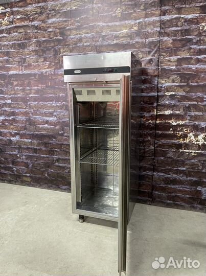 Холодильный шкаф