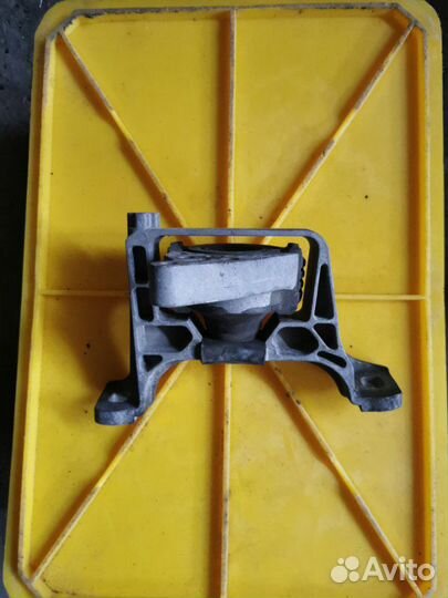 Подушка двигателя Mazda 3 Хэтчбек BL 1.6 Z6 2011