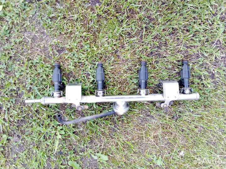 Топливная рейка Ford Mondeo 3 2.0л