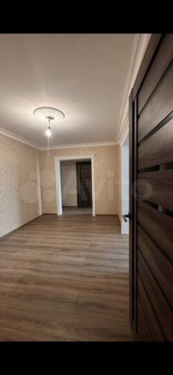 2-к. квартира, 77 м², 1/10 эт.