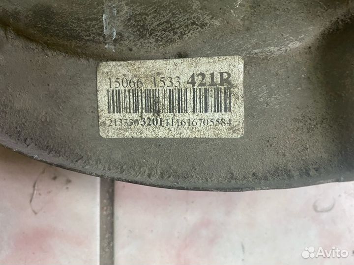 Передний правый кулак Mercedes W213