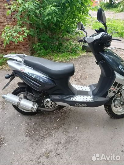 Продаю скутер zhweki