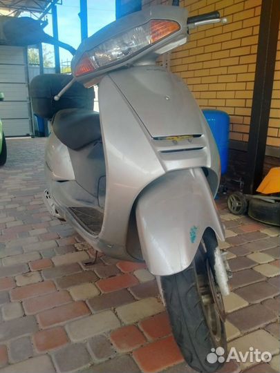 Скутер Honda Lead