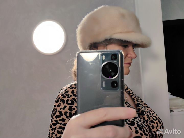 Зимняя, стильная кепка-берет натуральный мех