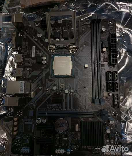 Материнская плата с процессором i3 8100 и rx550