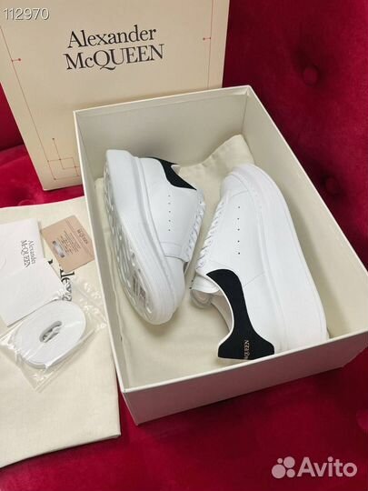 Роскошные кроссовки Alexander McQueen – сочетание