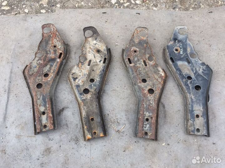 Кронштейн подрамника передний Хендай Акцент