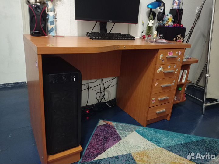 Компьютерный стол
