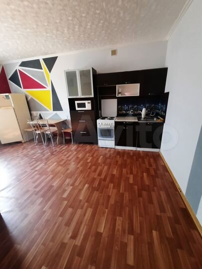 2-к. квартира, 57 м², 1/4 эт.