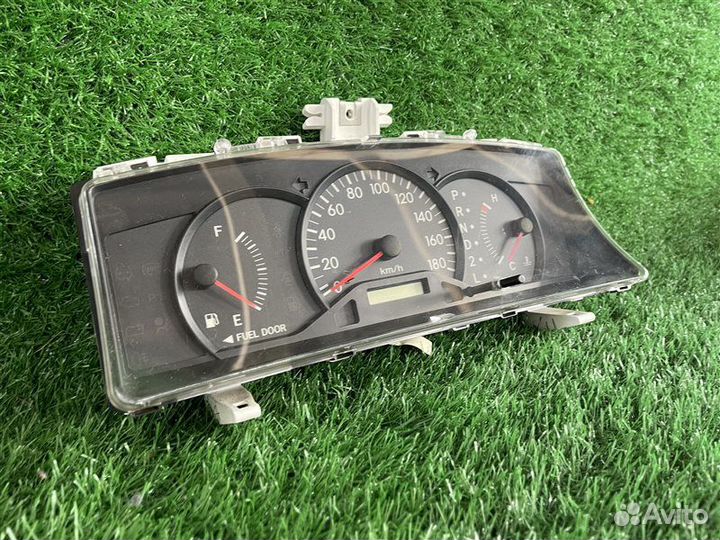 Спидометр передний правый Toyota Corolla Spacio